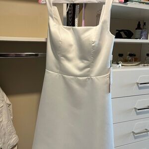 Ivory Dress, Seni Formal